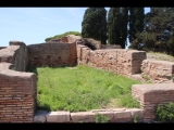 05936 ostia - regio iii - insula vii - domus fulminata (iii,vii,3-4) - raum (1) - decumanus maximus - bli ri westen - 06-2024.jpg